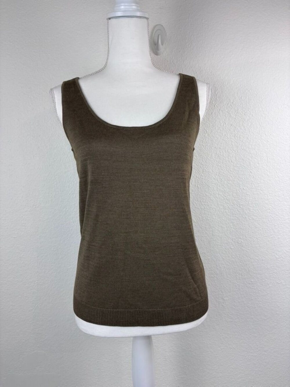 Lauren Ralph Lauren medium olive green 100% silk knit tank top casual stretch